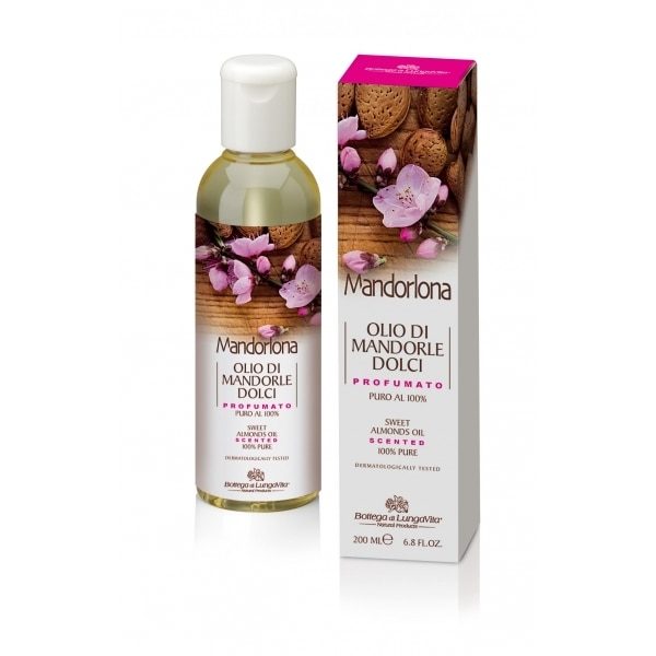 Ultra-pure almond oil, obtained by cold pressing is available either 100% natural or scented: a delicate fragrance wind your body creating a floral bouquet that blends orchid, white rose and frangipani together with the sweet and chyprè notes of benzoin, almonds and vanilla
